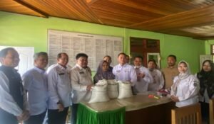 Sekda Zulhifni Pantau Penyaluran 1.174 Ton Bantuan Beras untuk 39 Ribu Warga Merangin